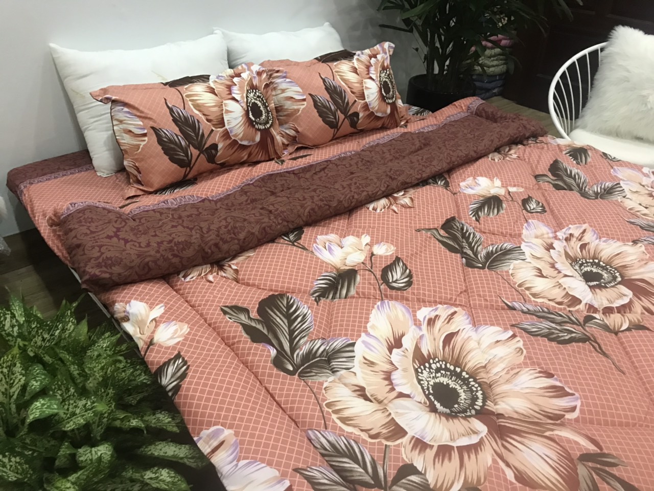 Bộ Chăn Ga Gối Cotton Poly Mẫu Hoa Trà Cam Họa Tiết Cực Đẹp, Chất Liệu Cotton Poly Siêu Mềm Mịn, Thấm Hút Mồ Hôi, Không Phai Màu, Có Thể Giặt Máy