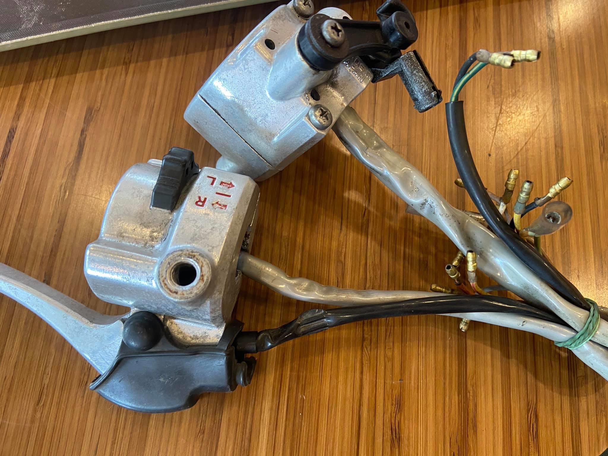 Đôi cùm công tắc honda cub có đề ( hàng tháo xe)