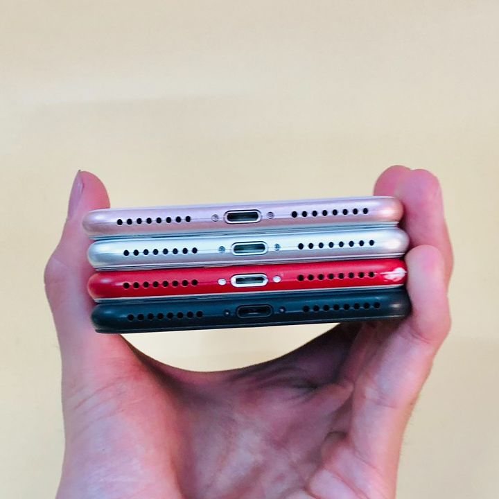 MÔ HÌNH TRƯNG BÀY ĐIỆN THOẠI 7PLUS ( màu trắng, đen, hồng , đỏ, vàng )