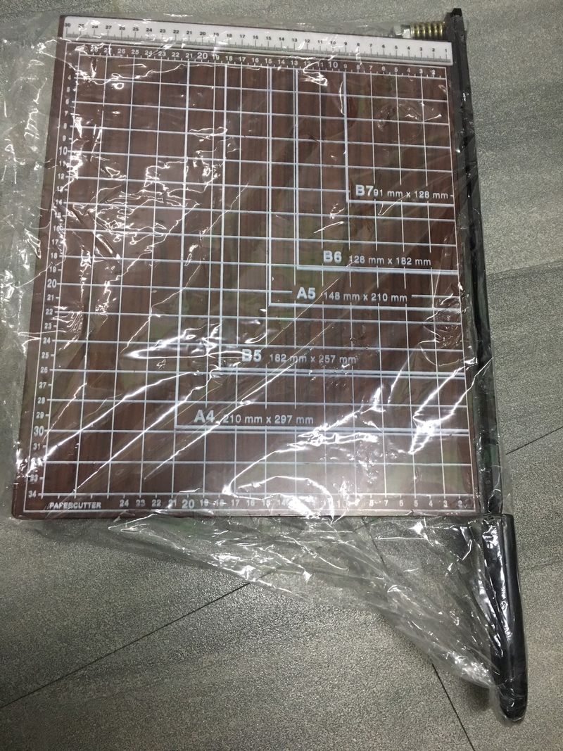 Bàn cắt giấy khổ A4 - 30 tờ