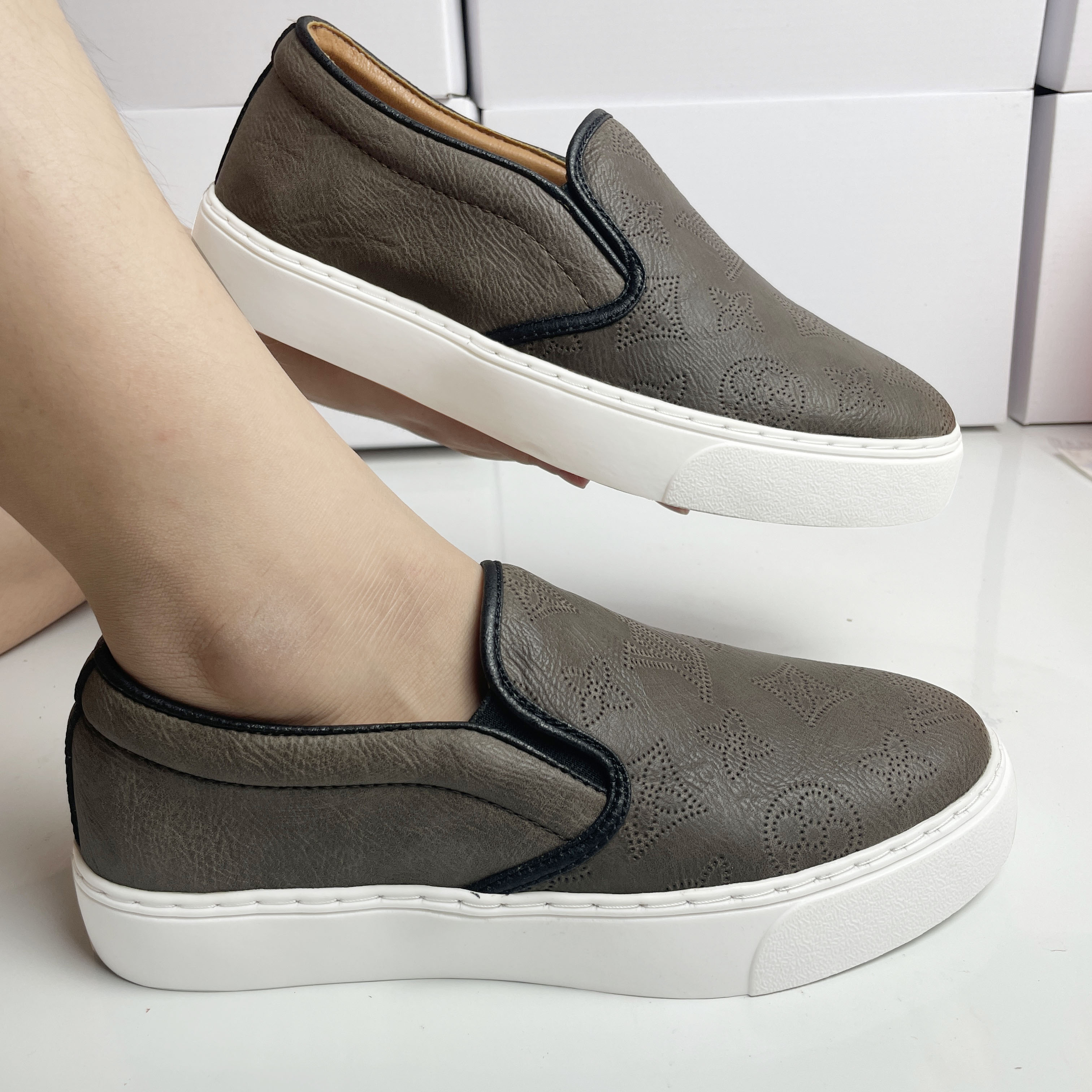 Giày Lười Nam - Slipon L.V Da Bò - Xám