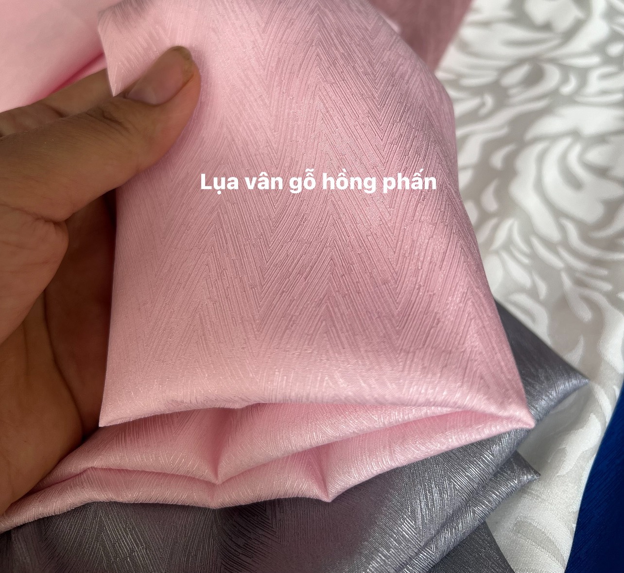 VẢI LỤA GẤM , LỤA VÂN GỖ MỀM ,CÓ GIÃN MAY SƠ MI , ĐẦM , BỘ ĐỒ LAM , ÁO BÀ BA