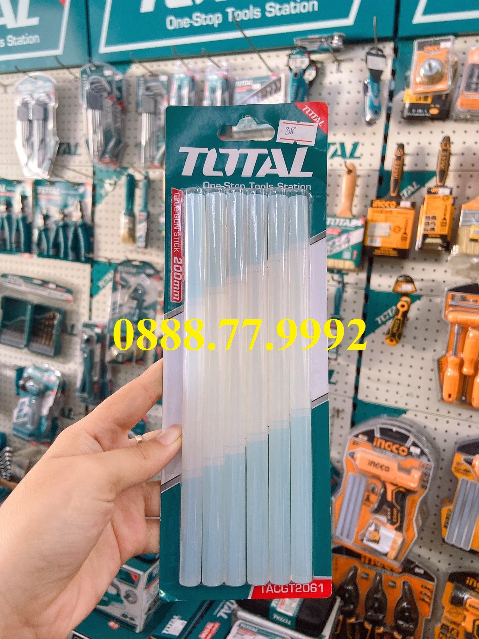 Keo nến total tacgt2061 keo nhựa hàn, nhựa dầu mỏ, đường kính 11.2mm, dài 20cm, vỉ 6 cái bám dính tốt trên bề mặt