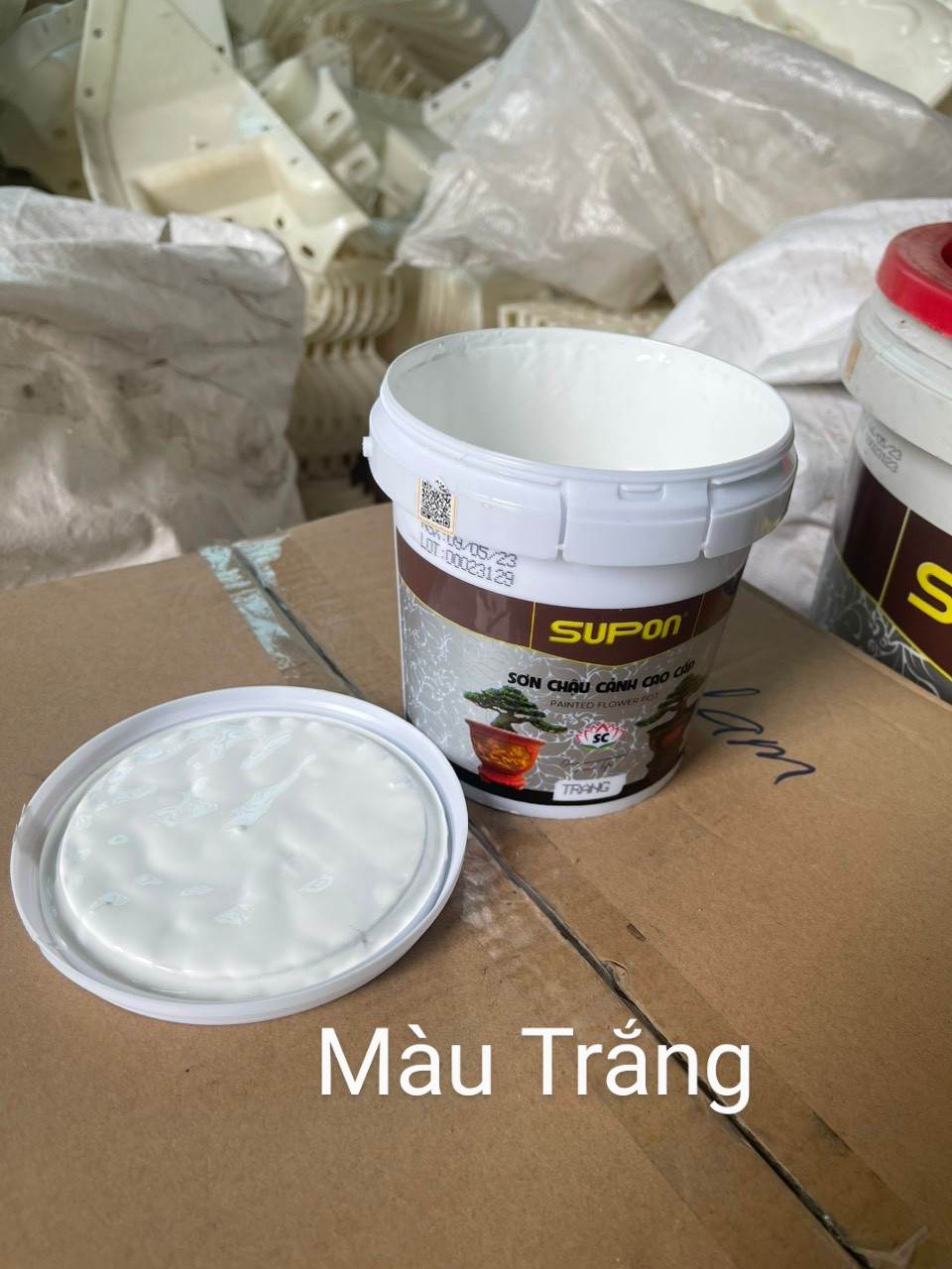 ( Lon 1 Kg ) Sơn Chậu Cảnh Màu Siêu Trắng , SuPon, ( Kháng Kiềm , Sơn Gốc Nước Dòng Sơn Bán Bóng )