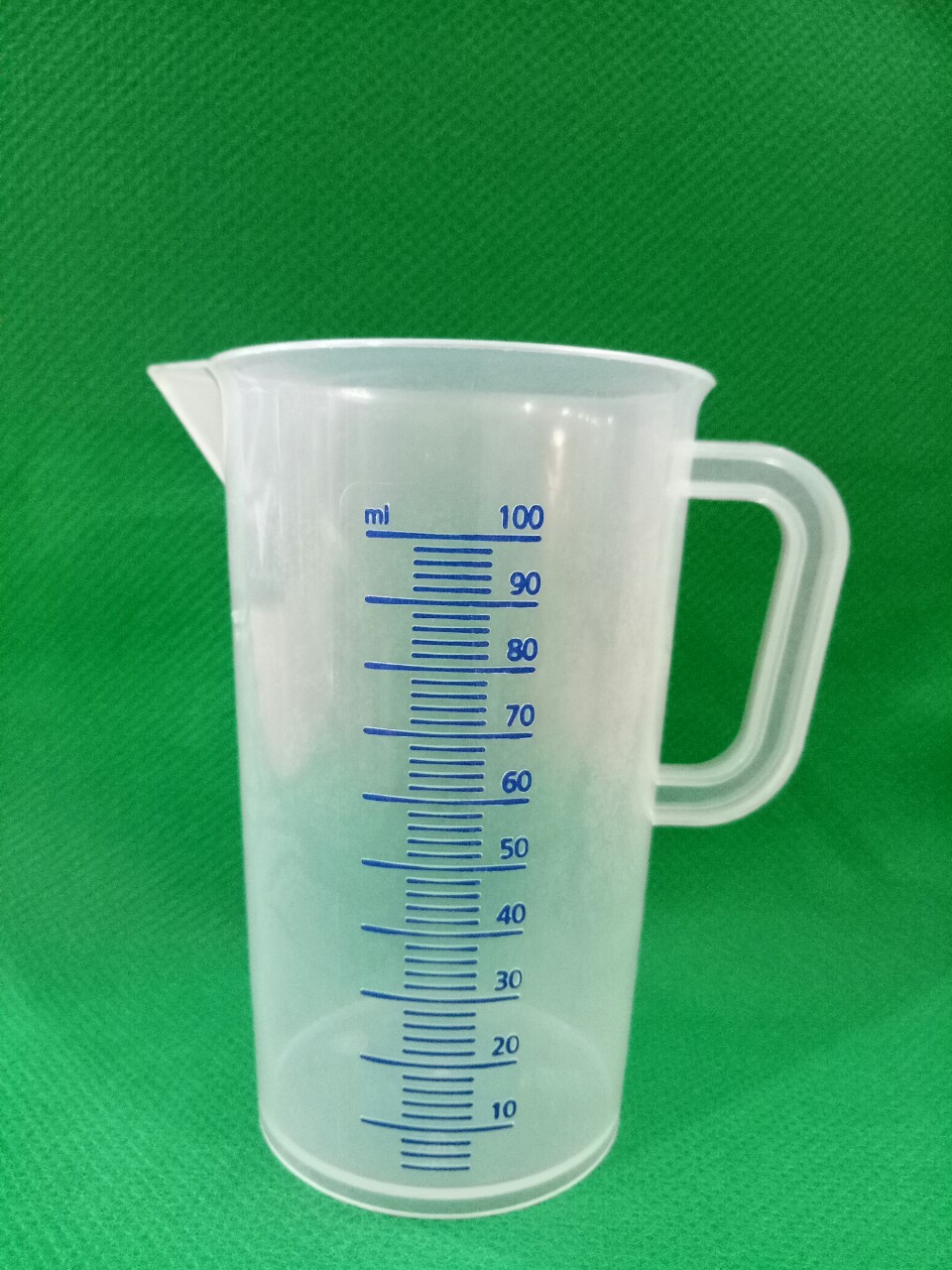 Ca nhựa PP vạch nổi xanh 100ml VITLAB