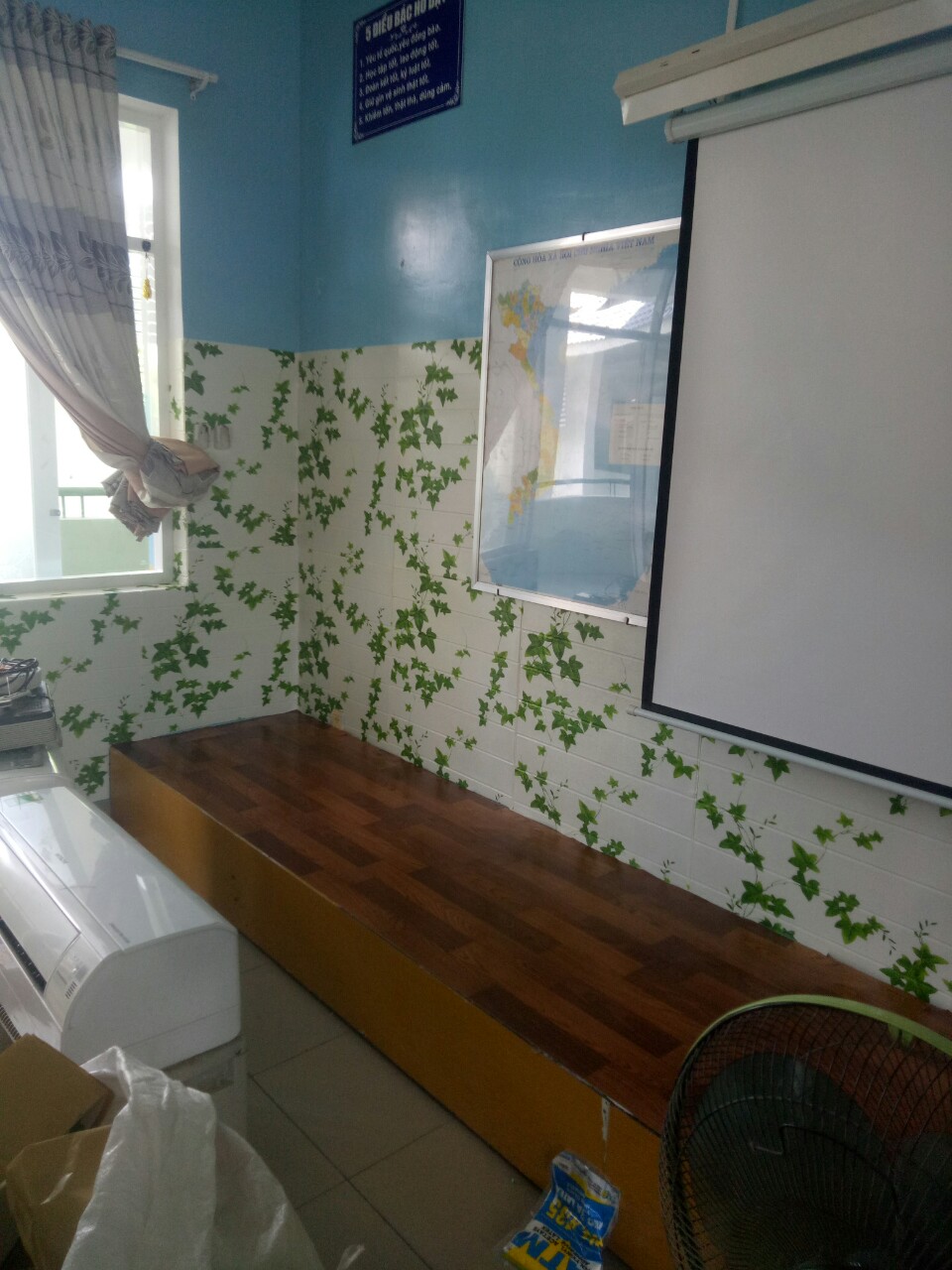 Xốp dán tường lá xanh tươi mát
