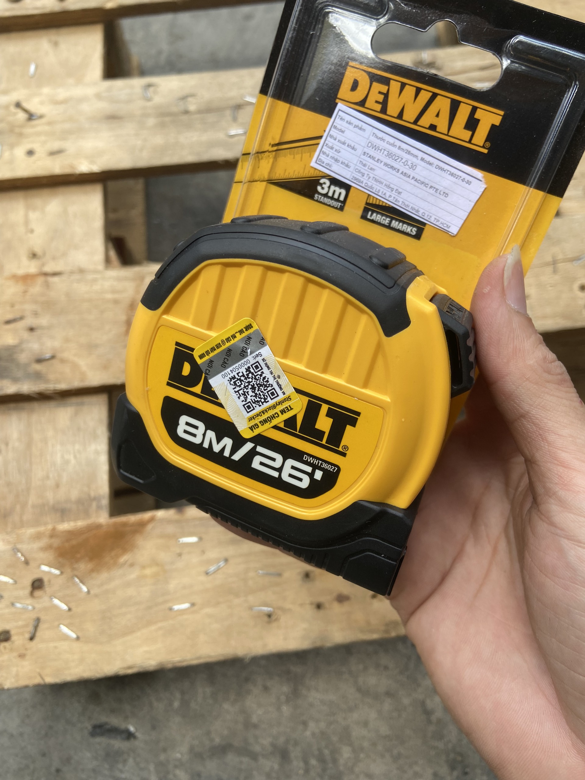 DWHT36027-0-30 Thước cuốn thép Dewalt 8m/26"