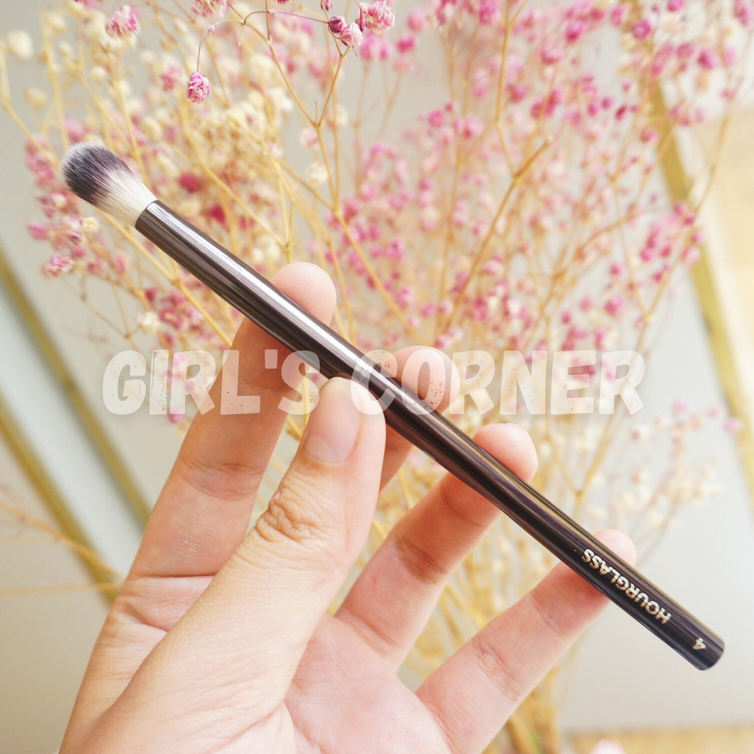 Cọ blend mắt Hourglass N.4