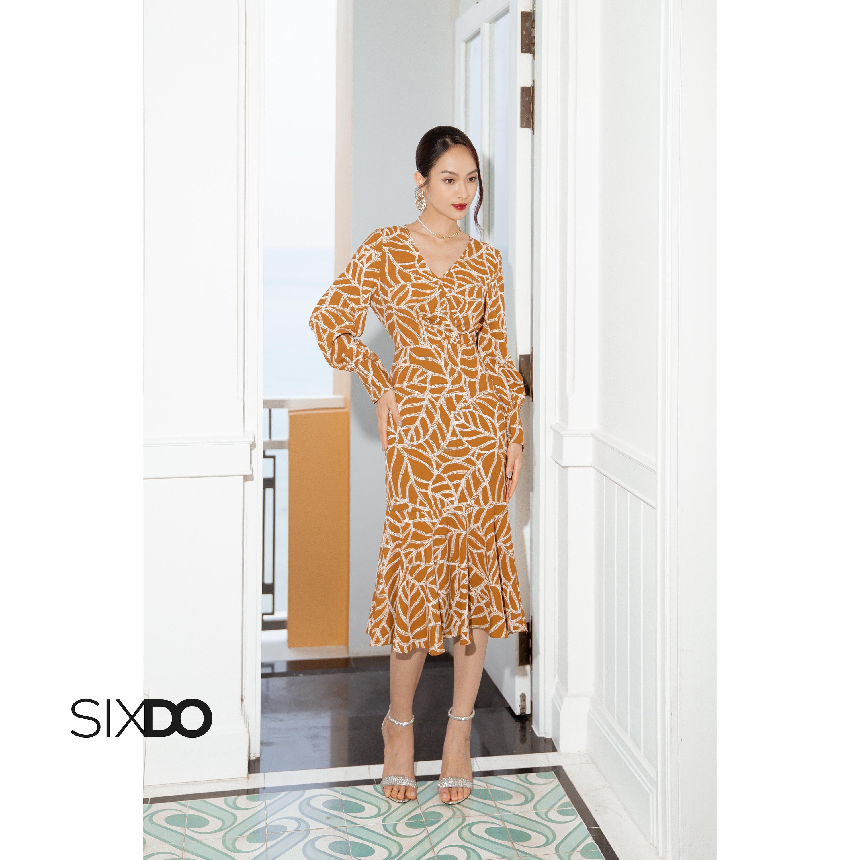 Đầm nâu dệt thoi đuôi cá SIXDO (Printed Brown Wraparound Midi Woven Dress)