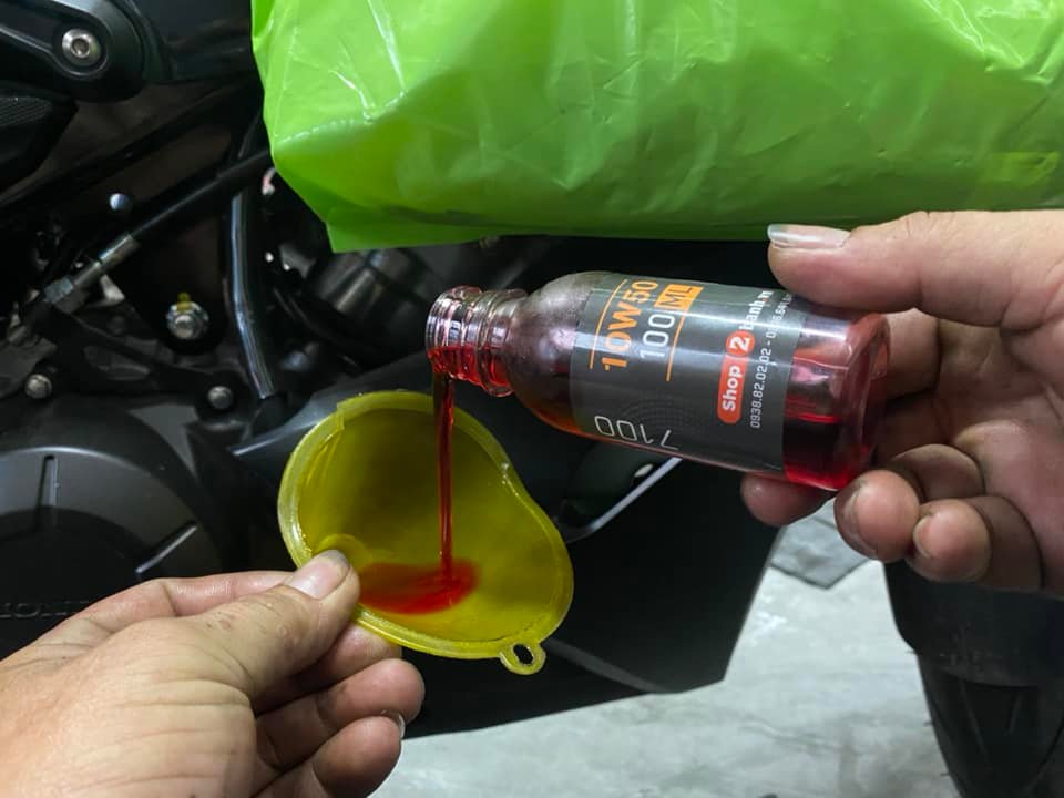Nhớt Motul 7100 10W50 4T chiết lẻ 100ml