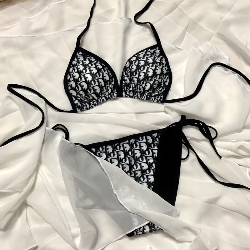 Bikini 2 mảnh di o viền đen siêu nét.