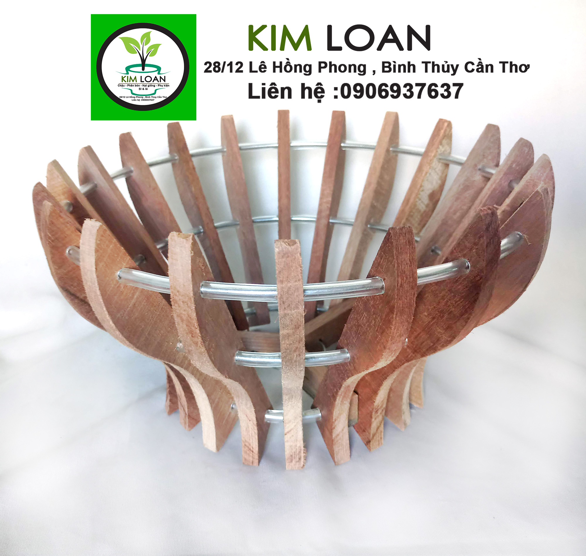 Chậu lan gỗ hình cốc 21x15cm   | - Hình cốc   | - Chất liệu gỗ   | - Thiết kế mở   | - Khung kim loại   | - Dành cho lan   | - Sử dụng ngoài trời   | - Phù hợp sân vườn