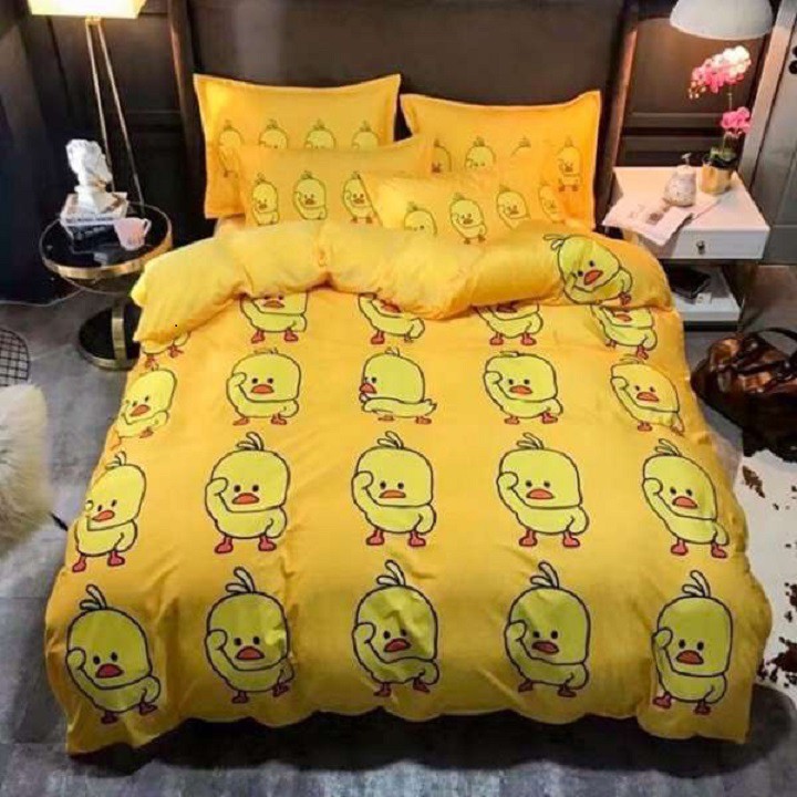 Bộ Ga Chun và 2 Vỏ Gối Chất Cotton Poly Mẫu VỊT VÀNG Cho Bé Yêu