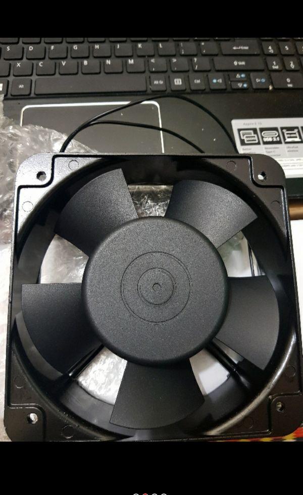 Quạt thông gió 15x15 220v