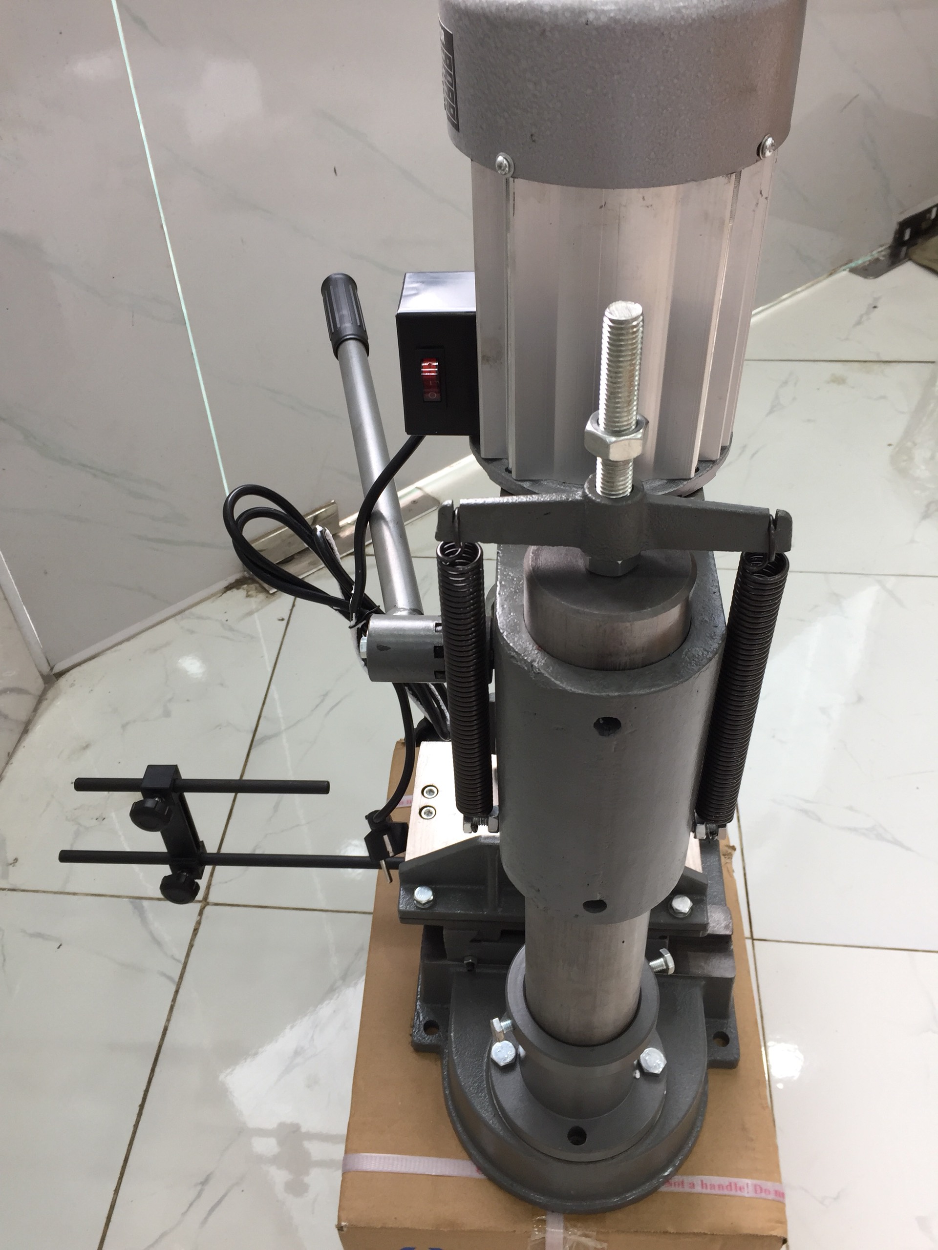Máy đục gỗ mộng vuông  KI 750W