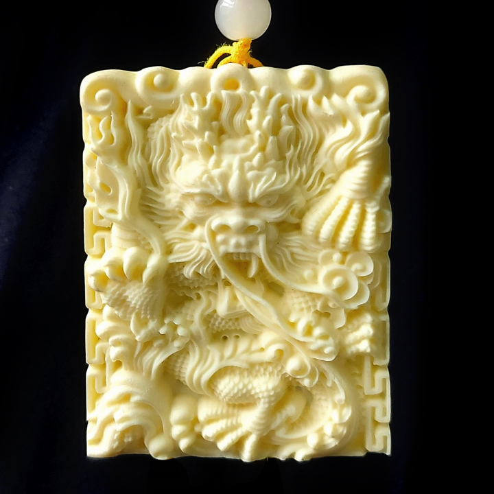 Dây treo phong thủy Rồng phun lửa bằng Hạt Tagua (hạt cây dừa ngà –Ivory Palm)