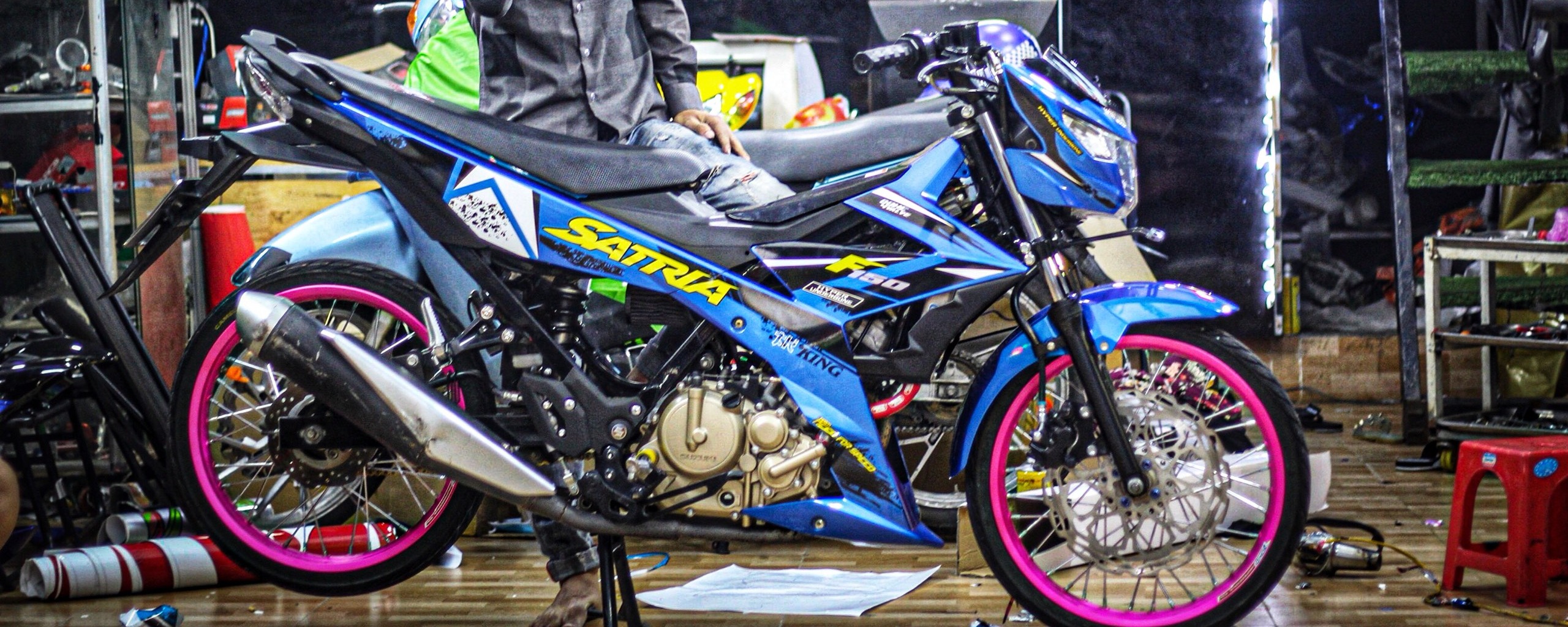 Tem Suzuki Satria F150 V7 - Tặng Logo