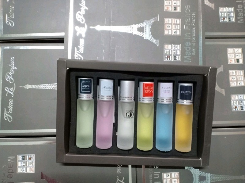 Set nước hoa tháp 6 chai lăn