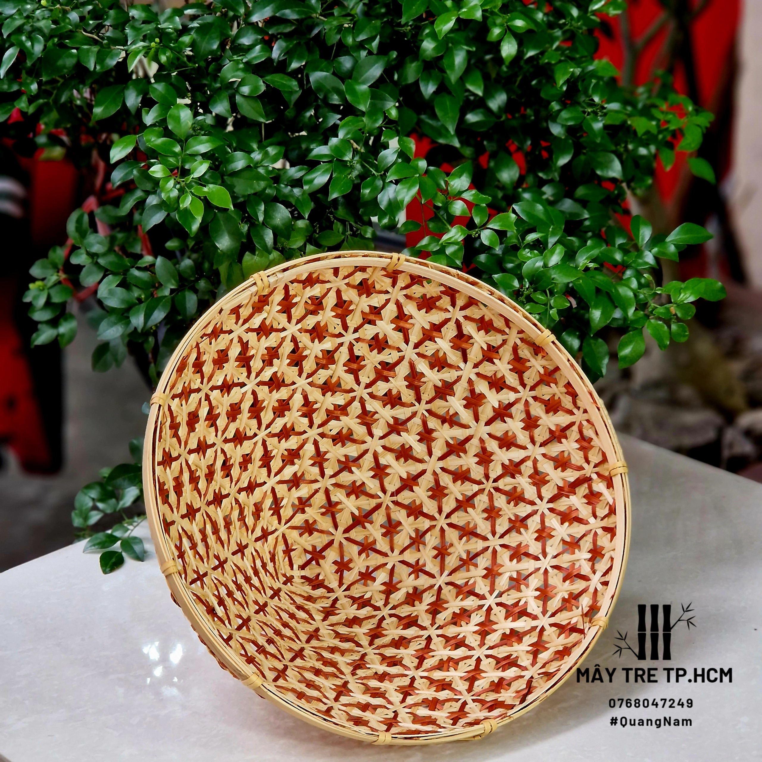 Đèn nón bằng tre trang trí nhiều màu