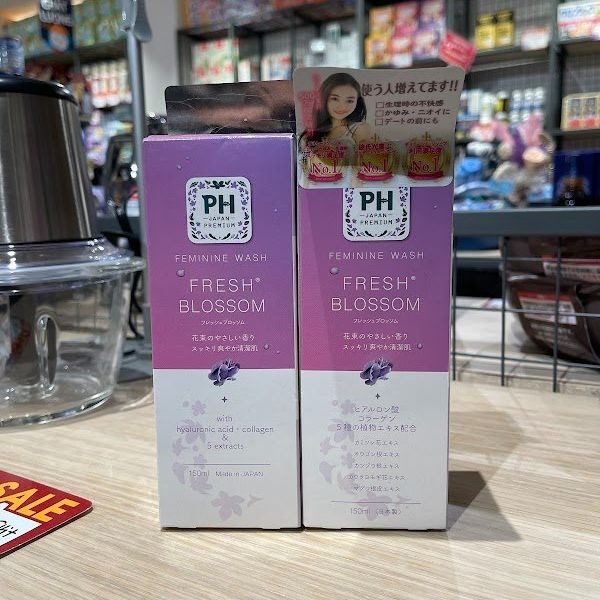 Dung dịch vệ sinh phụ nữ pH Premium 150ml Nhật Bản