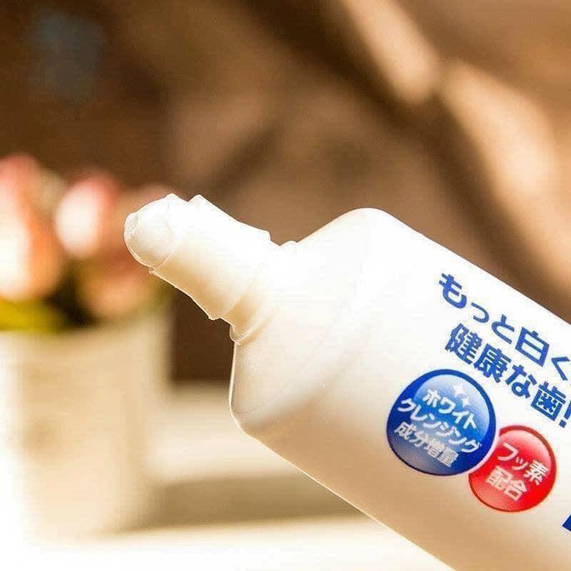 Kem đánh răng White & White Nhật Lion 150g