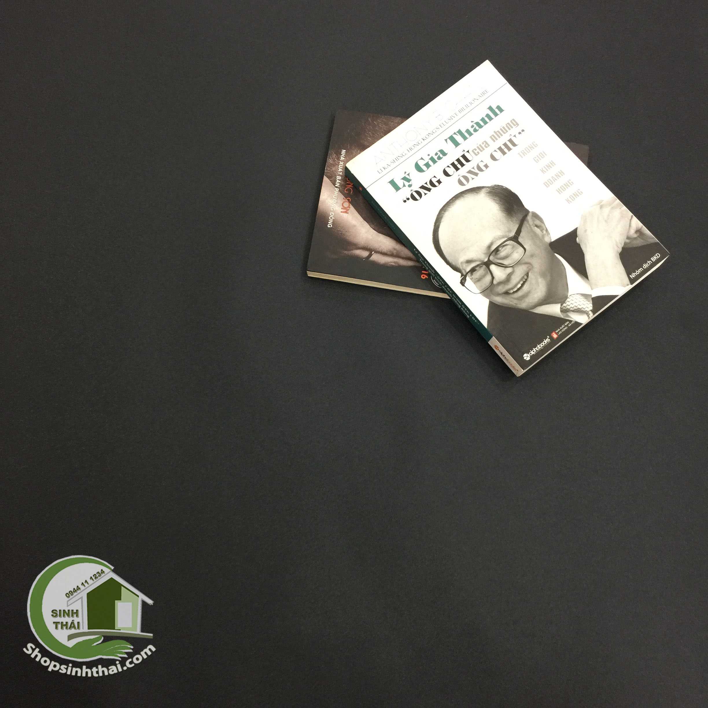 [HCM]Phông nền giấy dán tường màu đen nhám - [ 50cm x khổ 120cm ] - thảm chụp hình ảnh sản phẩm - bán theo mét đặt 1 lần được nửa mét cắt liền 1 tấm dài theo số lần đặt chứ không cắt rời từng tấm