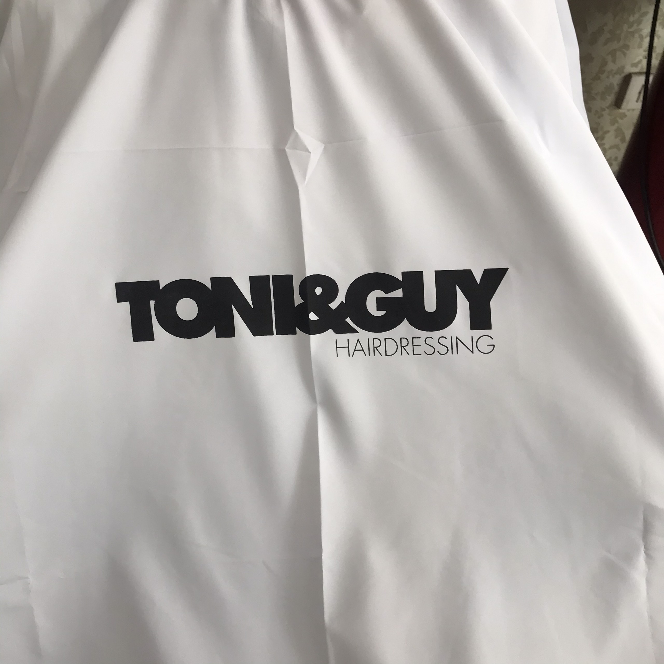 Áo Choàng Cắt Tóc Toni &Guy