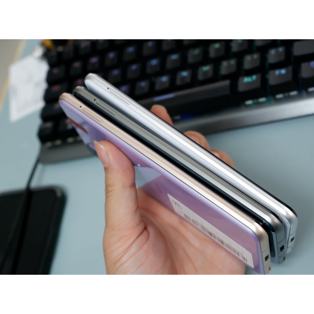 Điện thoại Sharp Aquos R3 loại A , tặng ốp lưng