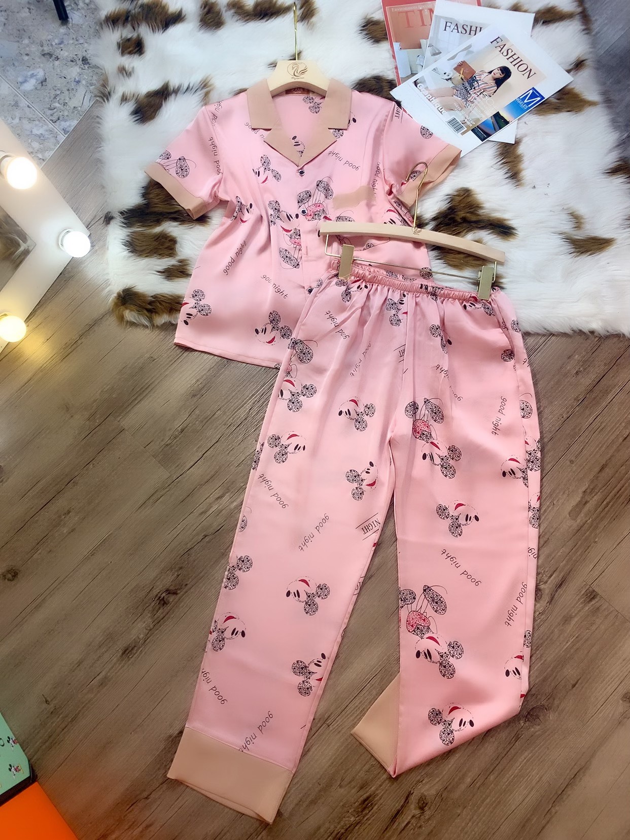 Bộ ngủ pijama lụa mickey phối cổ cộc dài