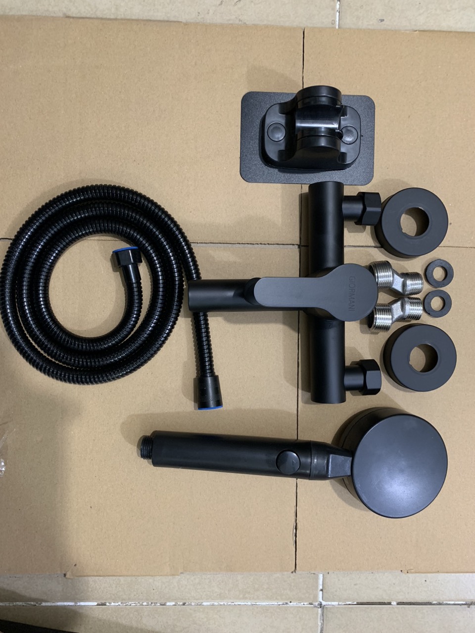 Bộ sen tắm nóng lạnh inox 304 mạ đen cao cấp kết hợp bát sen tăng áp 5 chế độ nước SNL907-VHS14