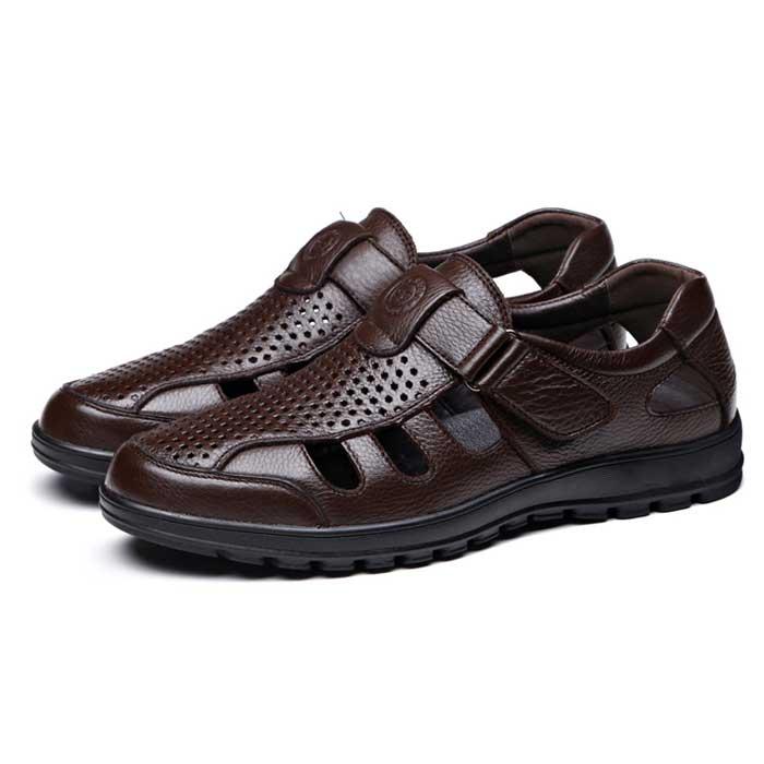 Giày sandal dành cho người trung niên