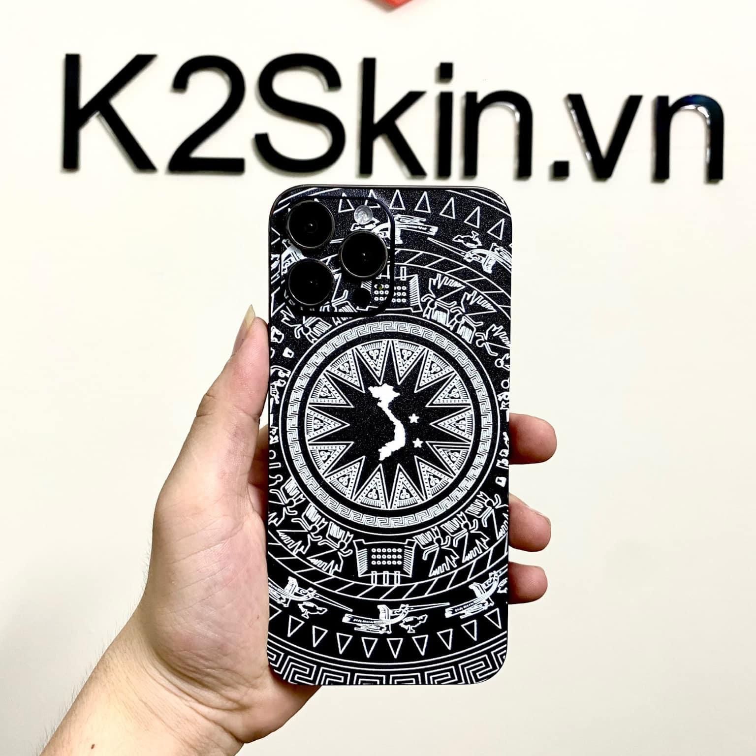 Dán Skin trống đồng nhám trắng cho Iphone 5/5s đến 14romax và máy Androi Dán full các cạnh viền chống xước