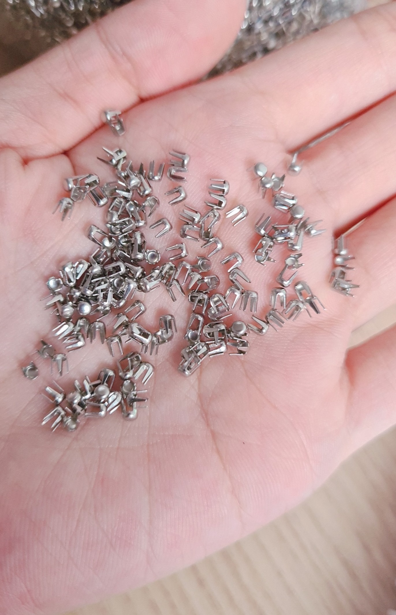 50gr Hạt đinh để đóng hạt trai không lỗ