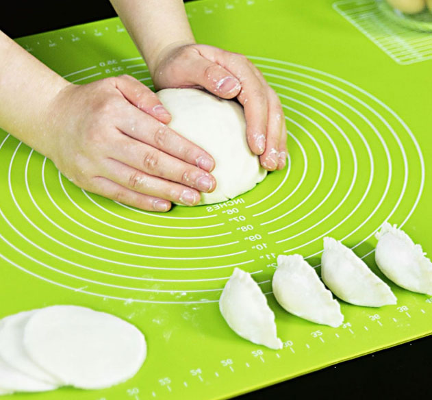 Combo 4 món làm bánh thảm nhào bột silicone 50x40 cây vét bột 28cm cây lăn bột gỗ 28cm và miếng chia bột 13.5cm -Tặng cọ quét silicone