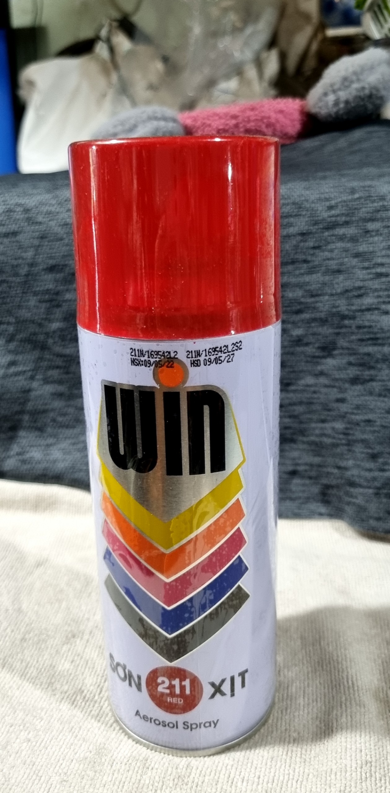 Sơn xịt màu đỏ WIN ( 400 ml ) ( như hình)