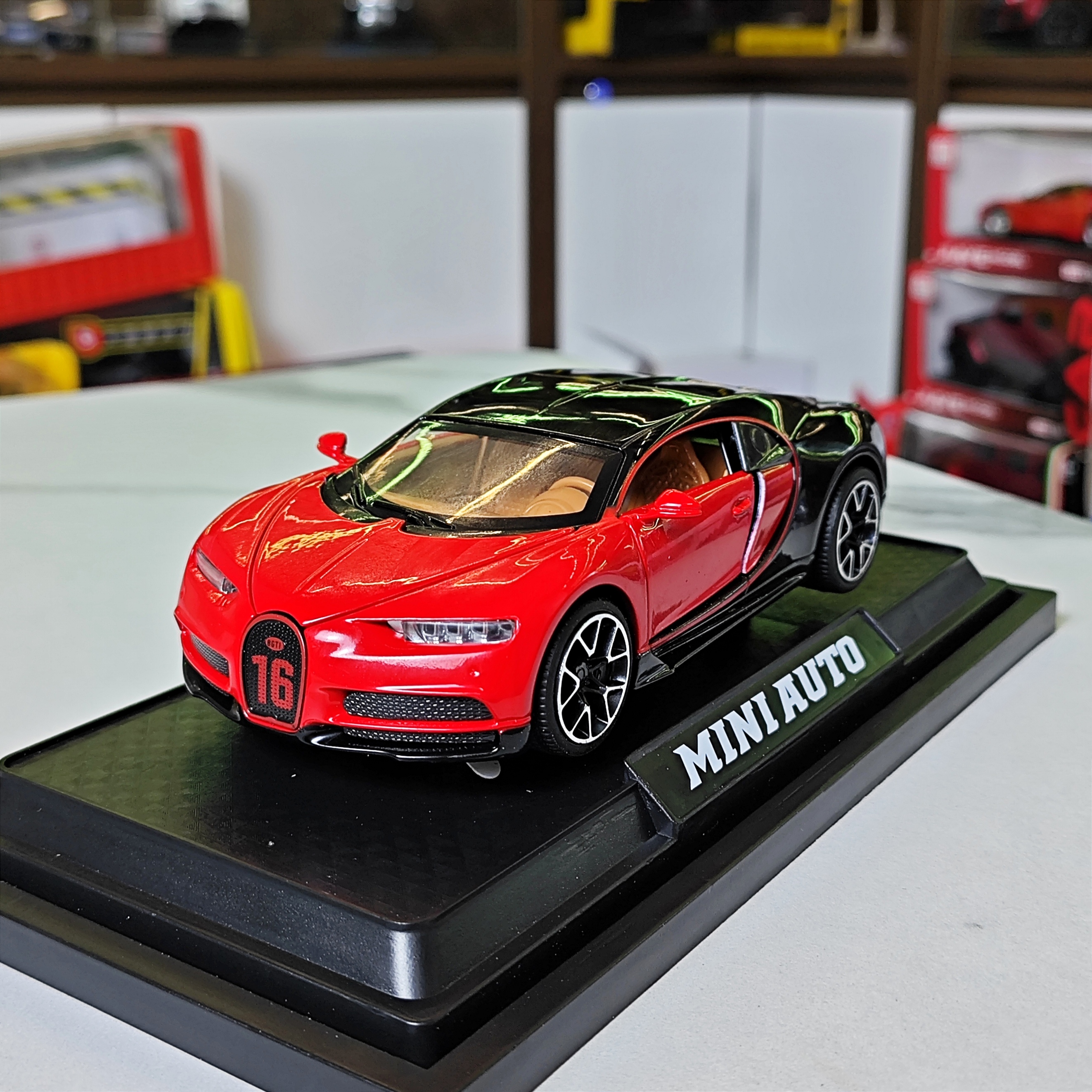 Xe mô hình sắt Bugatti Chiron tỉ lệ 1:32 hãng Miniauto đỏ đen