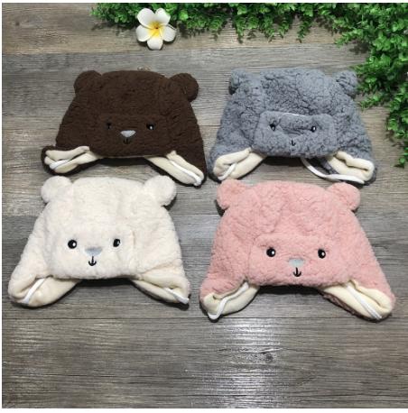 Mũ gấu lông cừu buộc dây cho bé