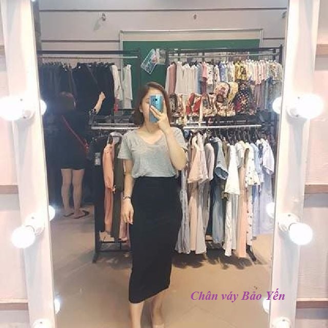 Chân váy bút chì màu đen basic xẻ sau