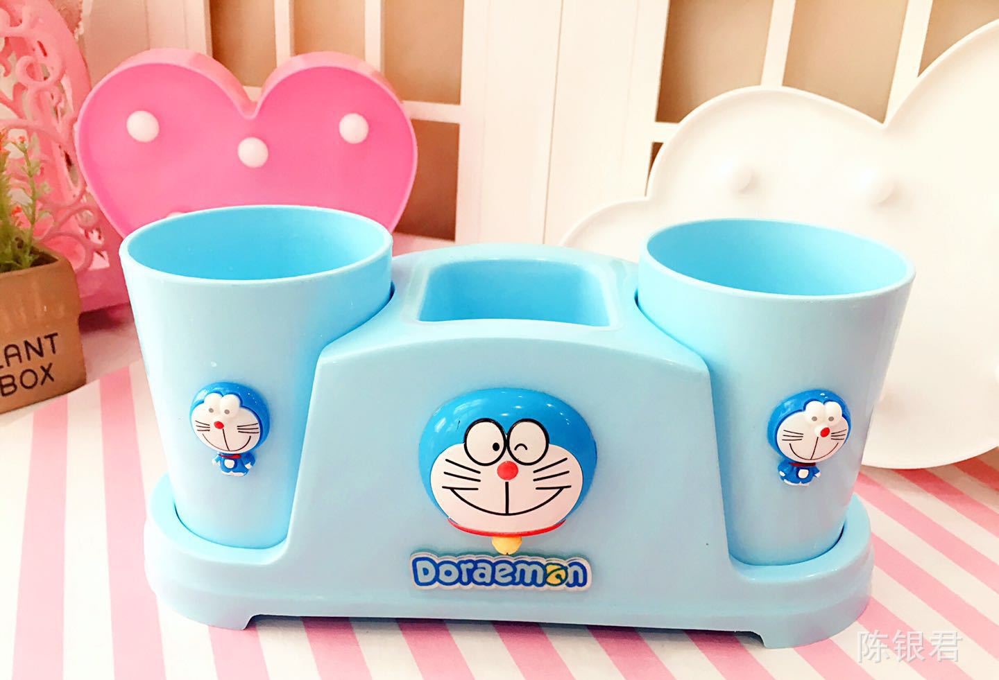 CẮM BÀN CHẢI DORAEMON KÈM LY