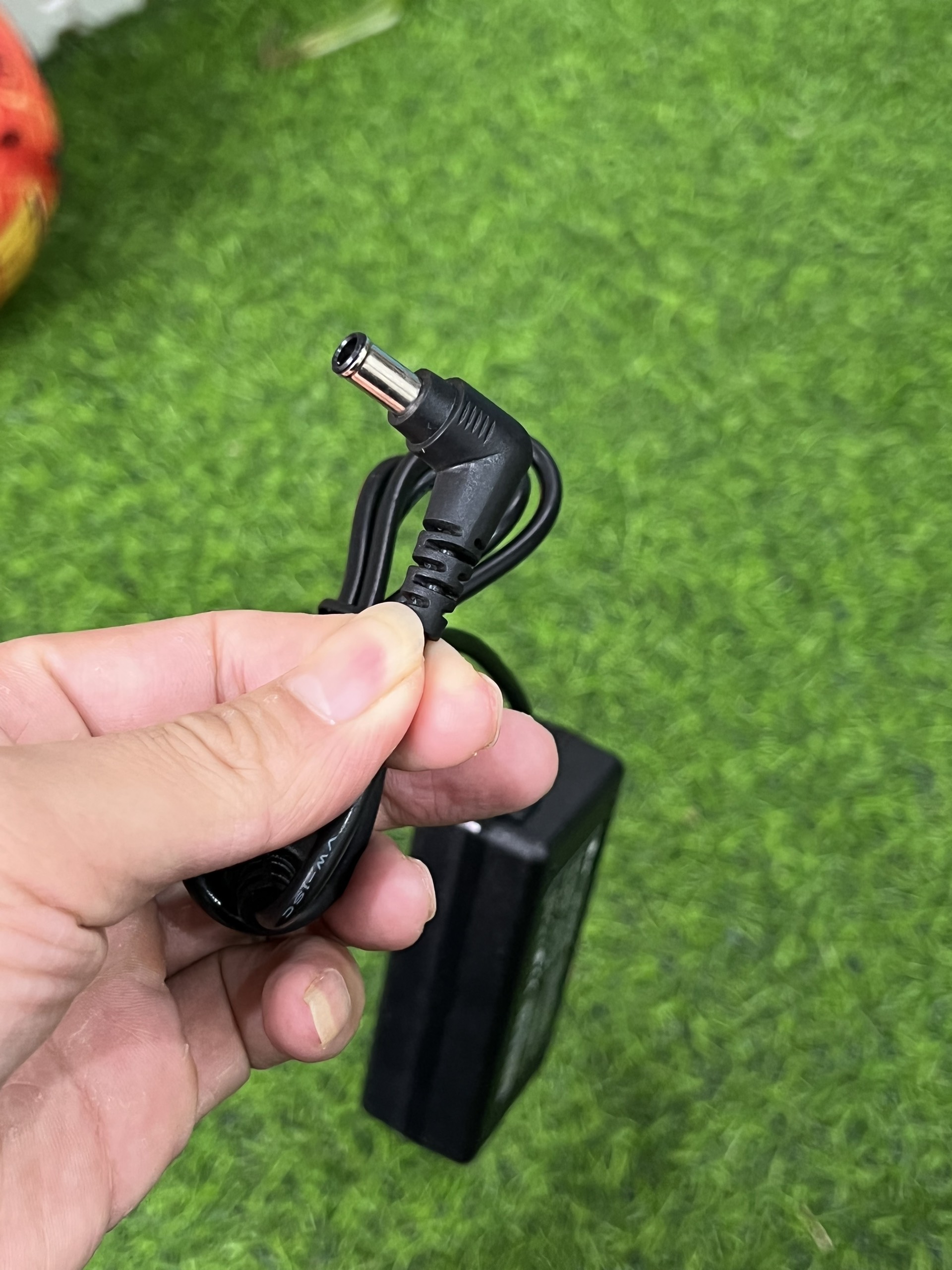Adapter màn hình máy tính LG 19V 1.7A