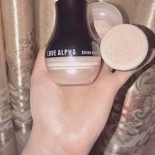 Phấn phủ bột nhũ kim tuyến Love Alpha