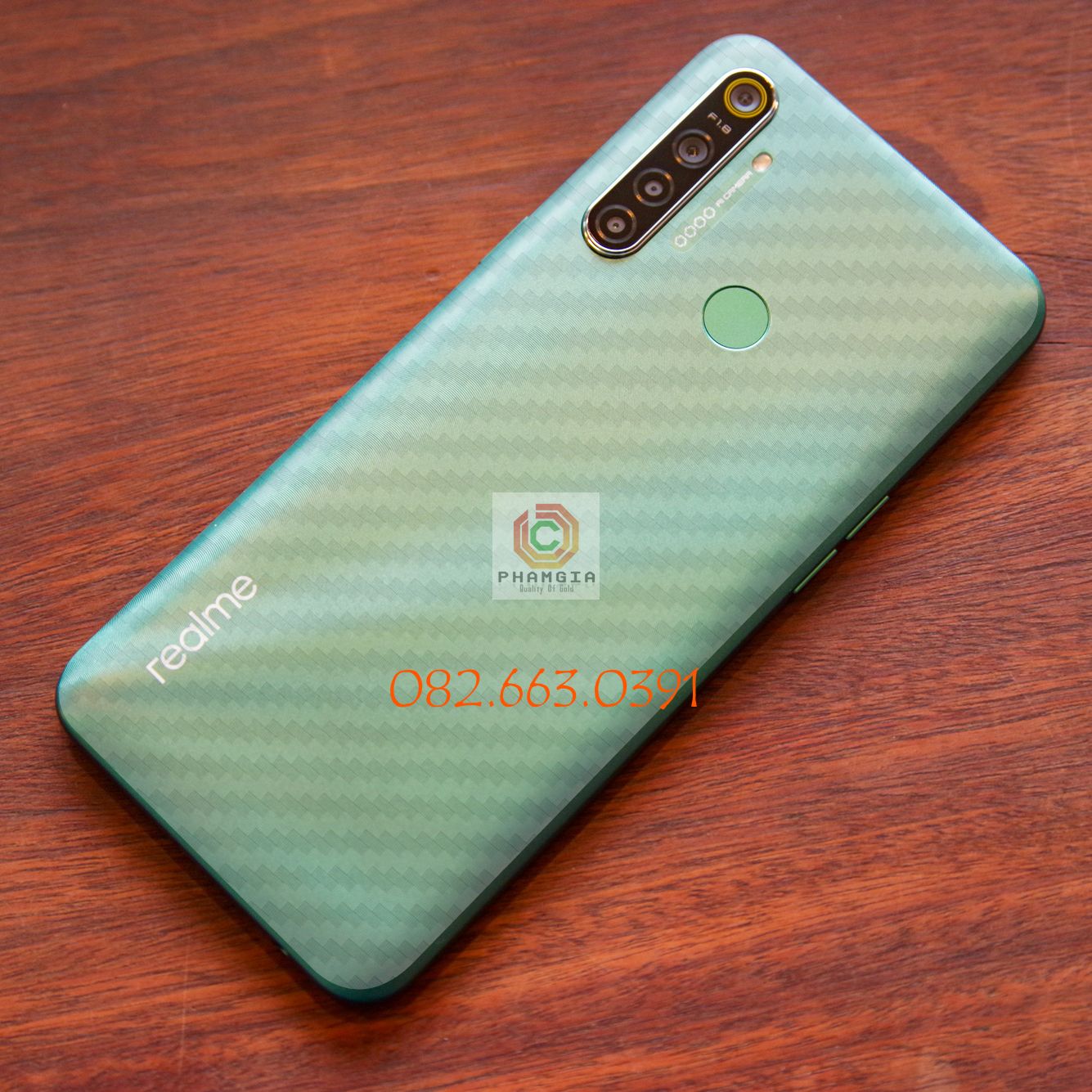 Miếng dán mặt lưng Skin Carbon Realme 5i bảo vệ mặt lưng chống trầy xước