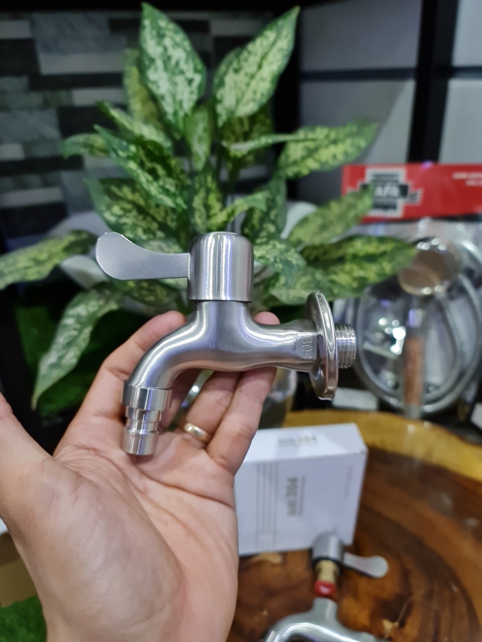 vòi hồ inox 304 mờ ( ti đồng thau )