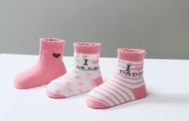 Set 3 Đôi vớ tất chống trượt MOMDAD cho bé (S/M)