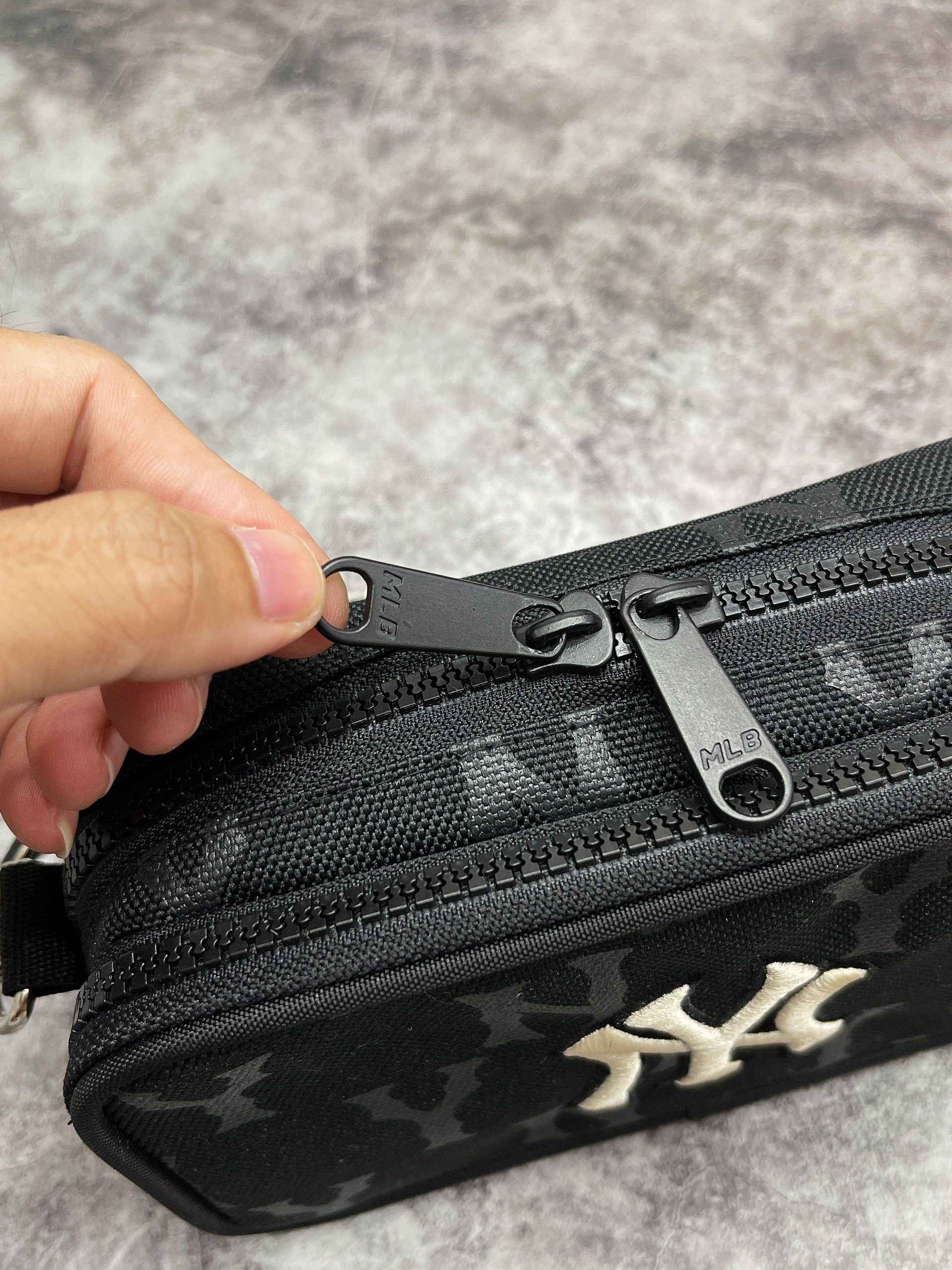 Túi Đeo Chéo M.L.B B313 Mini monogram Cross Bag