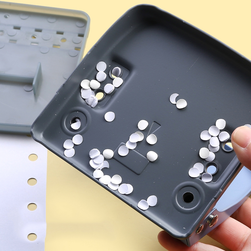 Dập lỗ - Đục lỗ Deli 20 tờ 0102