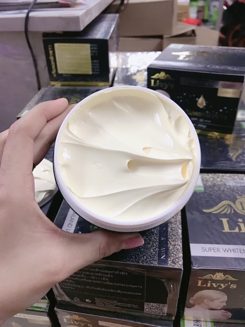Kem body dưỡng da Livy's Đen