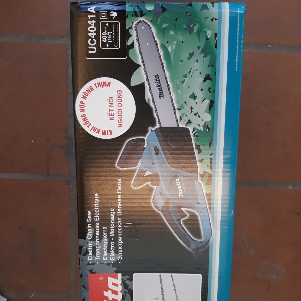 máy cưa xích makita .mã UC4041