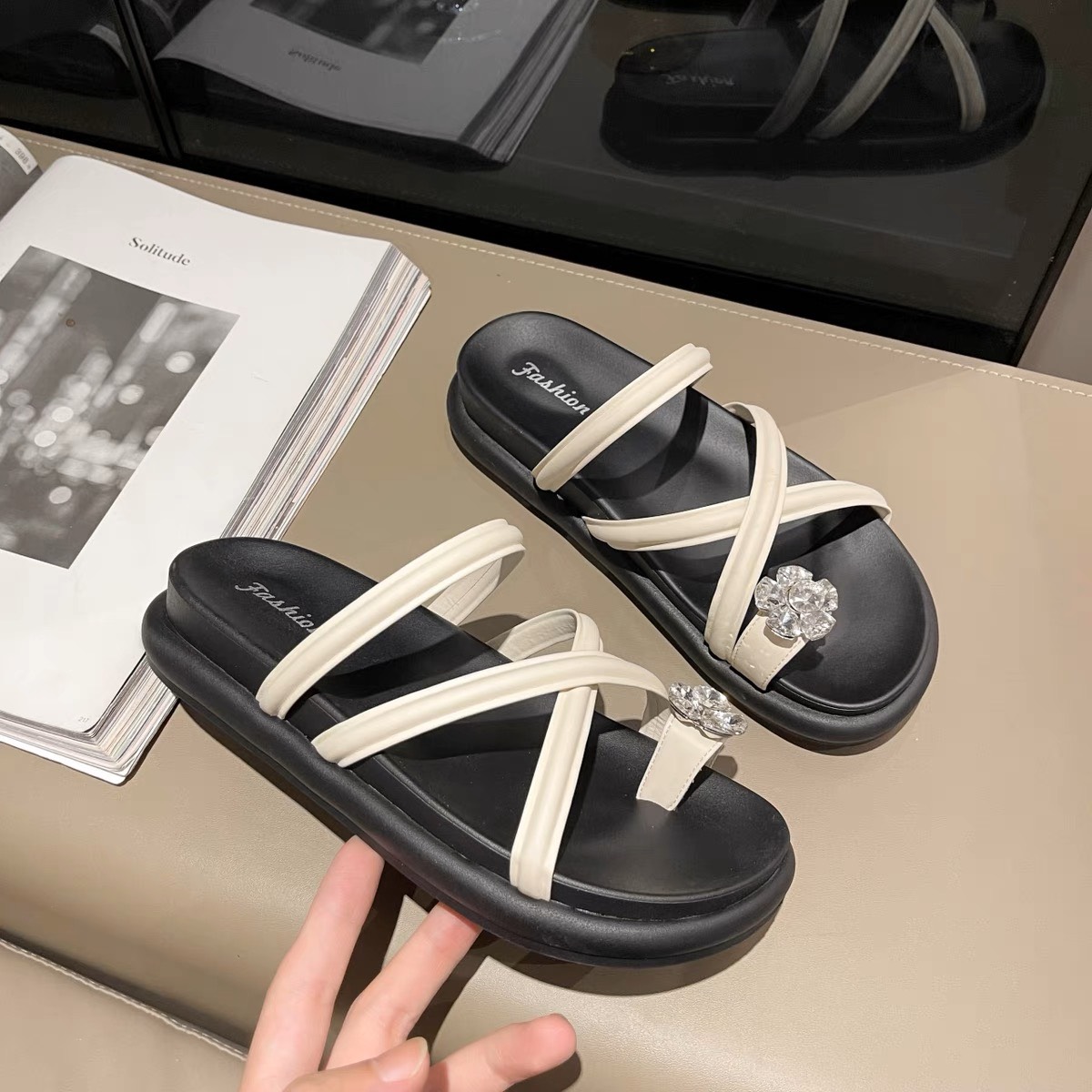 (Fom nhỏ) Dép xỏ ngón nữ, Dép bánh mì quai đan chéo xỏ ngón đính đá cực xinh ,hàng hot hè 2023