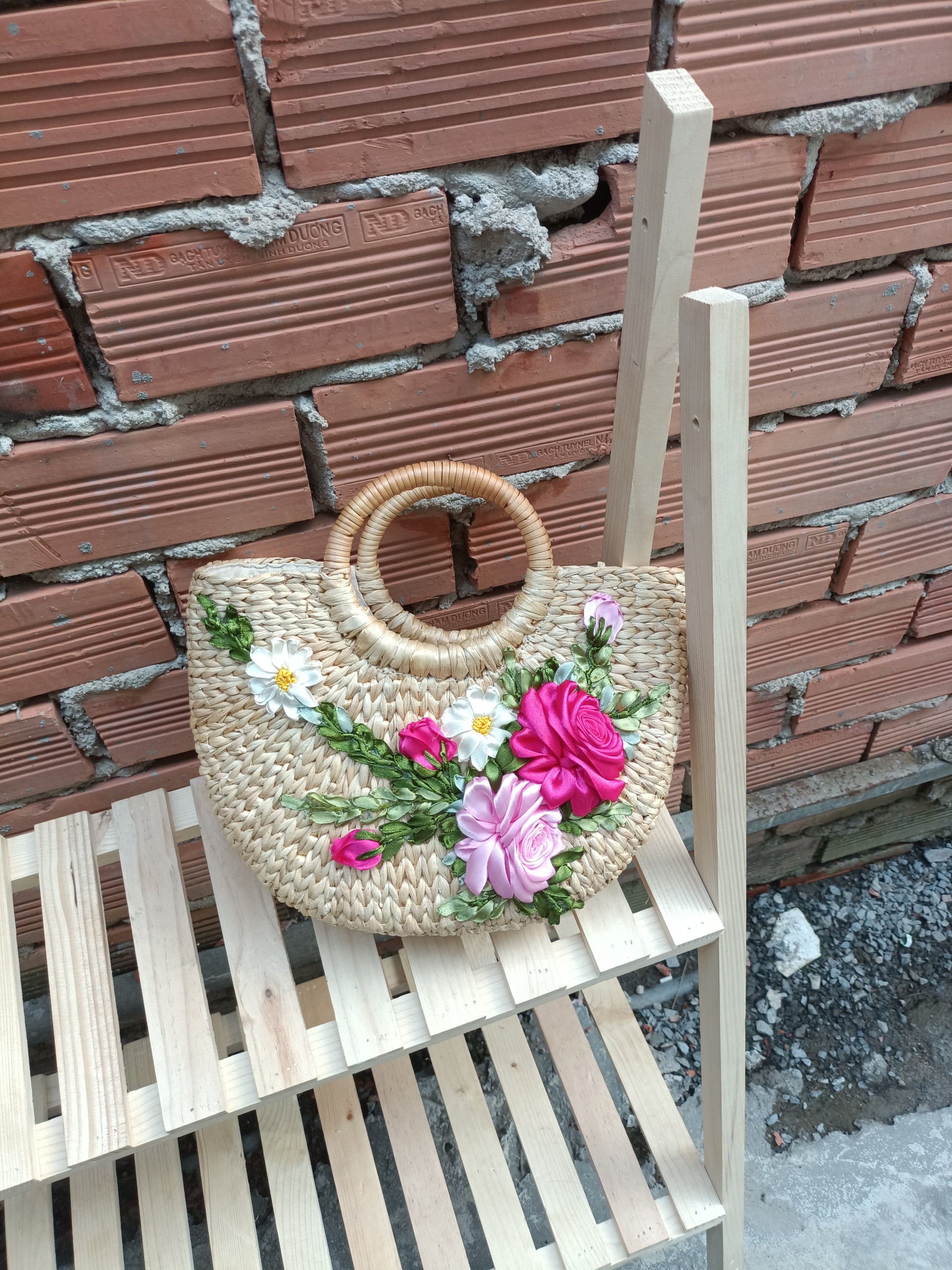 túi cói hoa hồng tím
